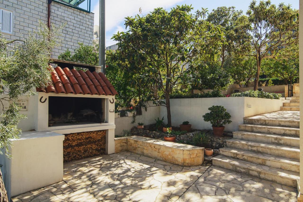 Villa Bua - Beautiful Seafront Apartments Trogir Exteriér fotografie
